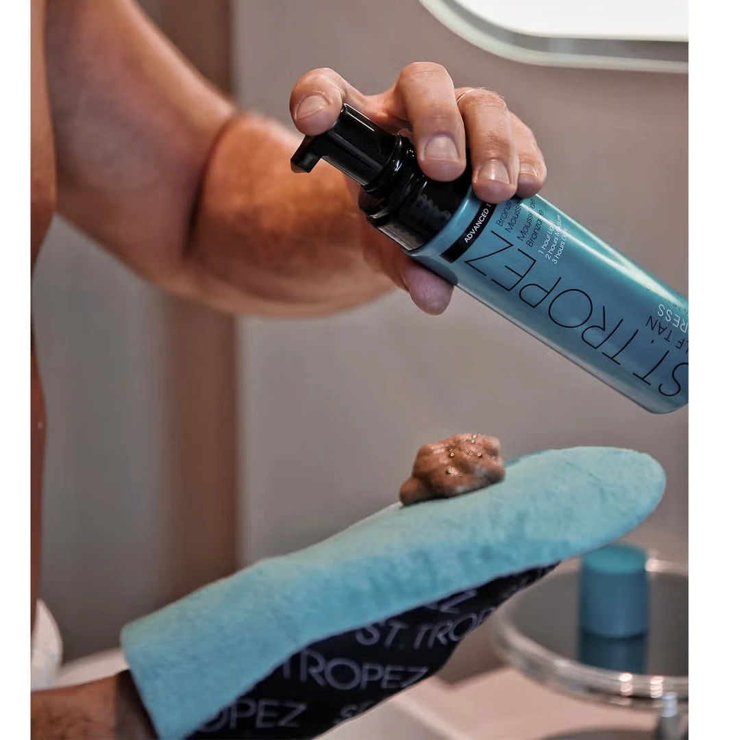 St. Tropez Dual Sided Luxe Tanning Applicator Mitt - Image 2