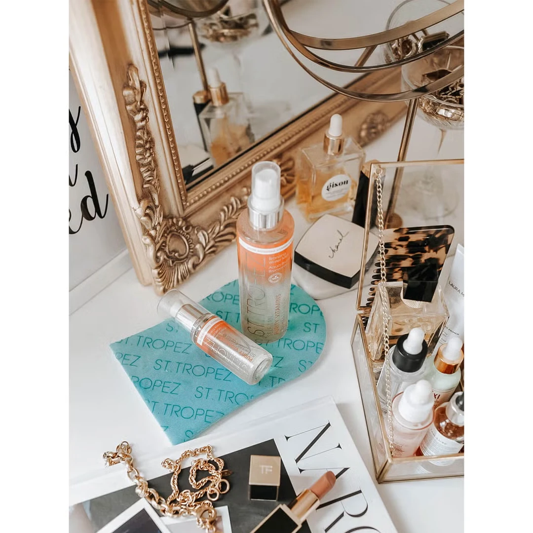 St. Tropez Dual Sided Luxe Tanning Applicator Mitt - Image 3